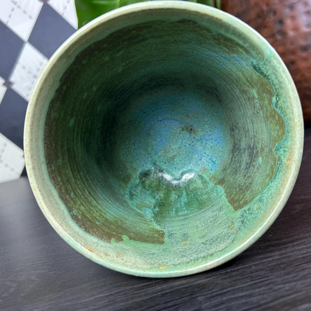 Studio‎ Pottery Raised Floral Medallion Speckled Glaze Cream and Green Stoneware